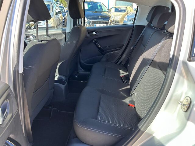 PEUGEOT 208 ALLURE 1.2 E-THP AUTO SPANISH LHD IN SPAIN 71000 MILES SUPERB 2018